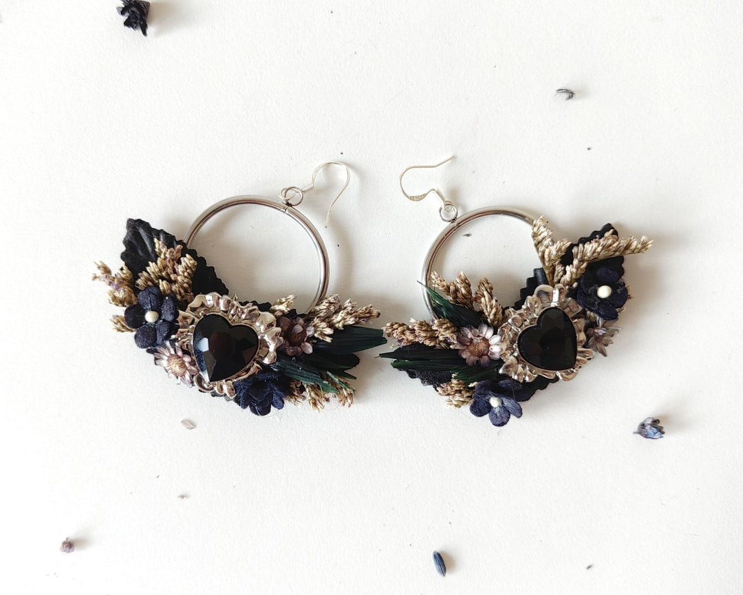Halloween Flower Earrings: Gothic Violet & Black Heart Jewelry – handmade floral hair accessory by magaela