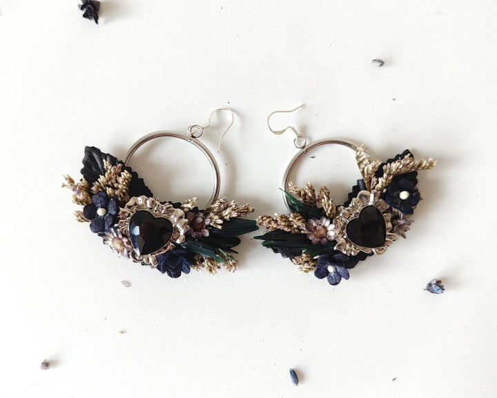 Halloween Flower Earrings: Gothic Violet & Black Heart Jewelry – handmade floral hair accessory by magaela