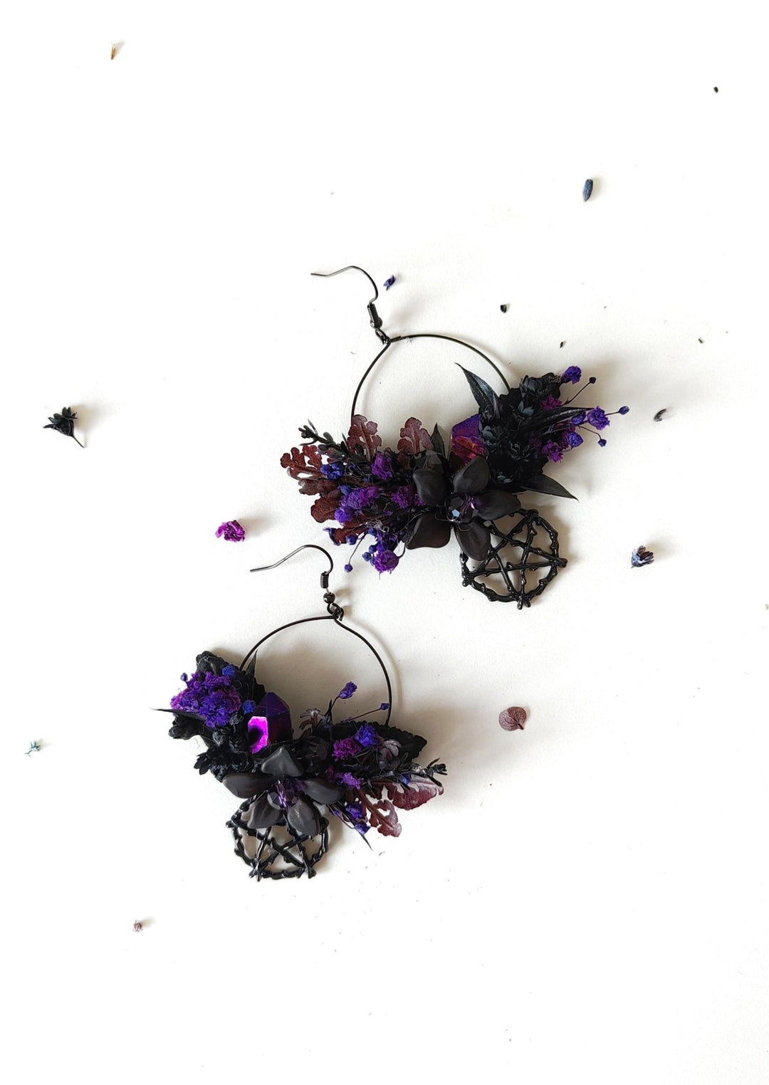 Halloween Flower Earrings: Gothic Pentagram Circle Earrings – handmade floral hair accessory by magaela