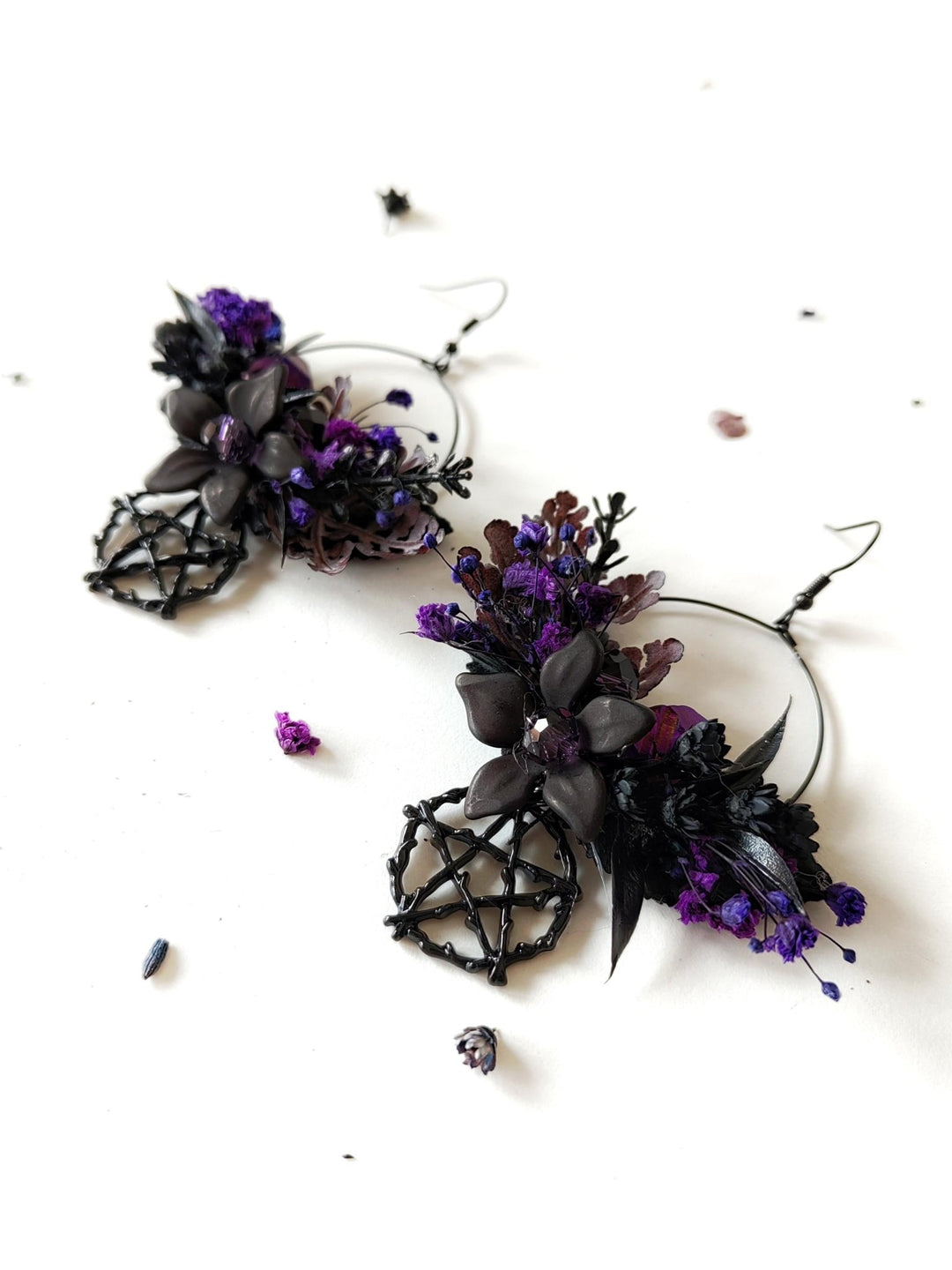 Halloween Flower Earrings: Gothic Pentagram Circle Earrings – handmade floral hair accessory by magaela