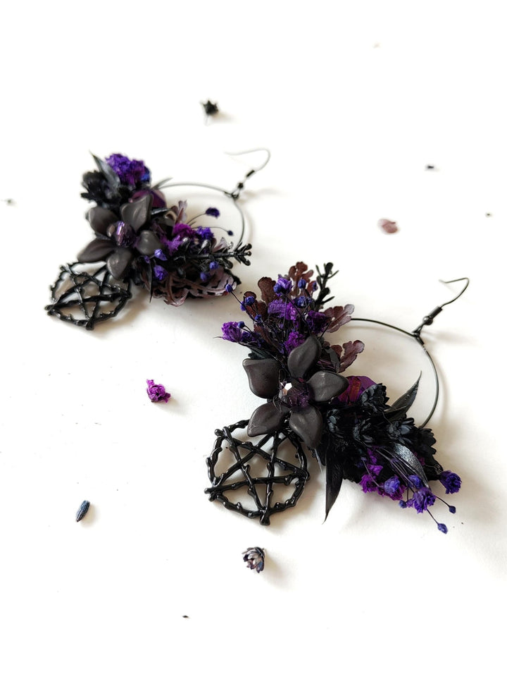 Halloween Flower Earrings: Gothic Pentagram Circle Earrings – handmade floral hair accessory by magaela