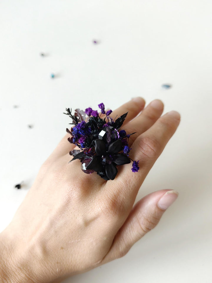 Purple Flower Ring: Gothic Wedding Jewelry, Adjustable Boho Ring – handmade floral hair accessory by magaela