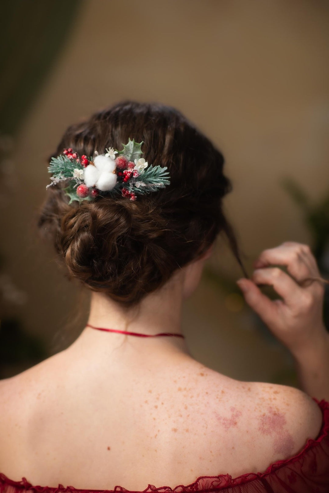 Winter Wedding Hair Comb – Christmas Cotton Flower & Red Berry Hairpiece – handmade floral hair accessory by magaela