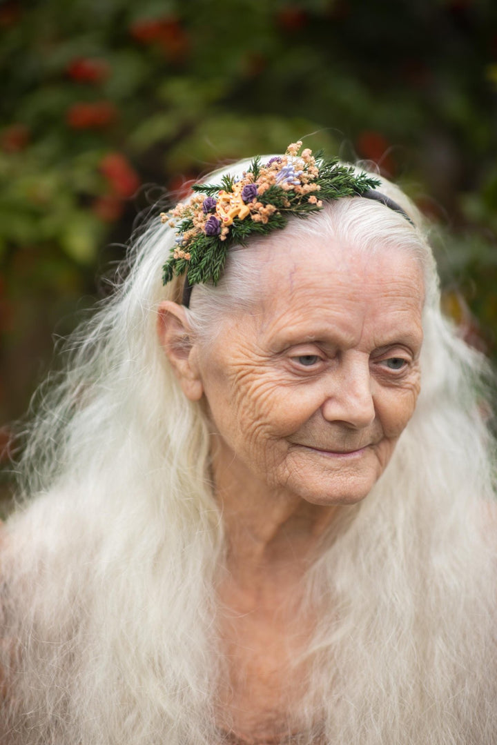 Christmas Flower Headband: Gingerbread Horse, Winter Hair Accessory – handmade floral hair accessory by magaela