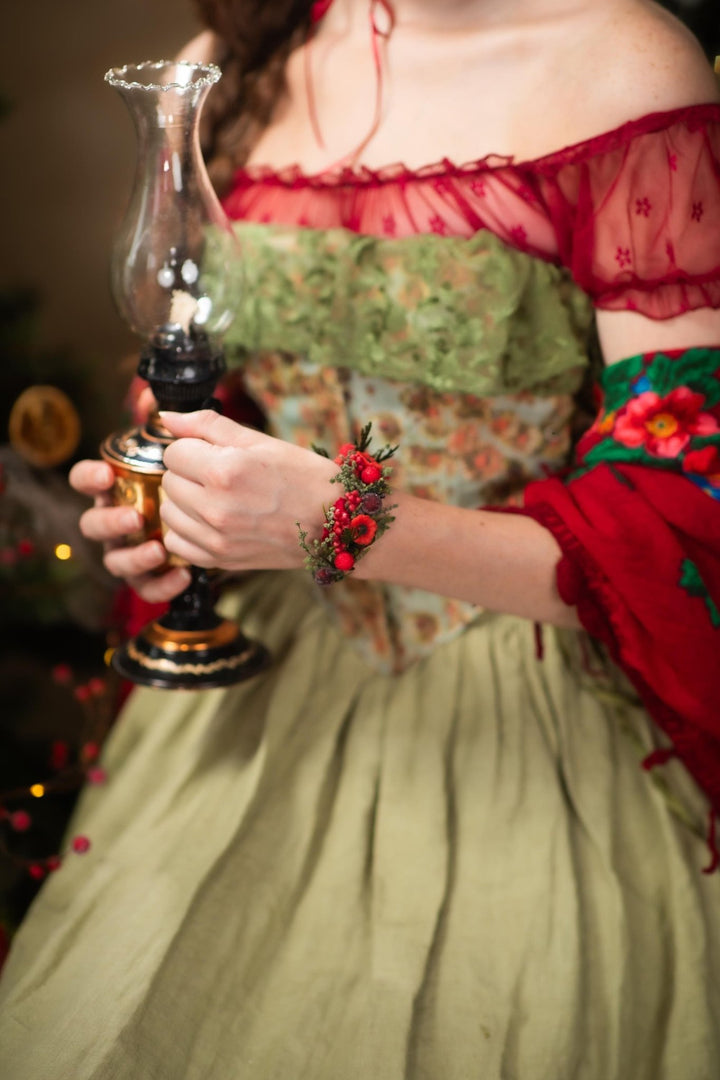 Red Christmas Floral Bracelet: Poppy & Berries Xmas Party Jewelry – handmade floral hair accessory by magaela