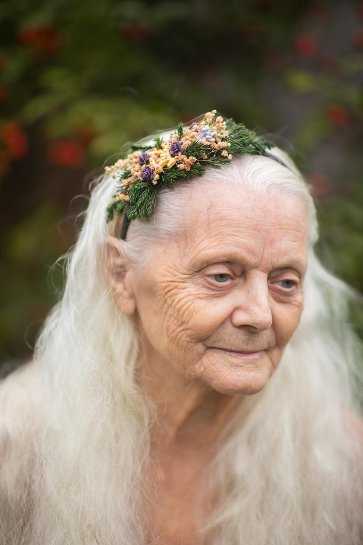 Christmas Flower Headband: Gingerbread Horse, Winter Hair Accessory – handmade floral hair accessory by magaela