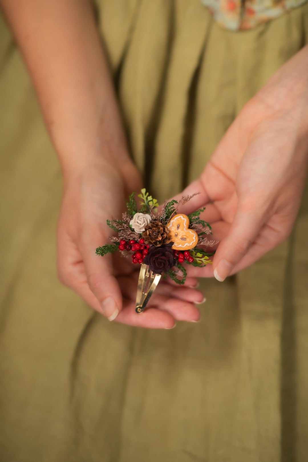 Christmas Flower Hair Clip: Gingerbread Heart, Winter Wedding Accessory – handmade floral hair accessory by magaela