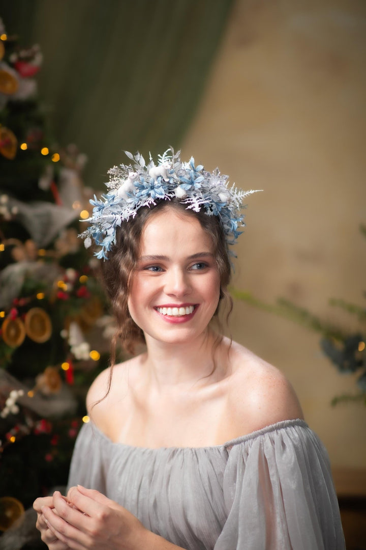 Polar Bear Winter Headband: Blue & White Christmas Headpiece – handmade floral hair accessory by magaela