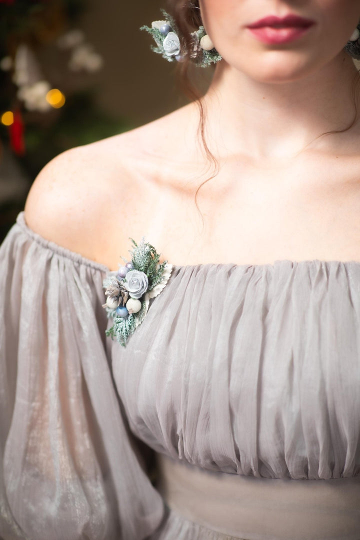 Winter Woodland Brooch: Pine Cones & Berries Christmas Accessory – handmade floral hair accessory by magaela