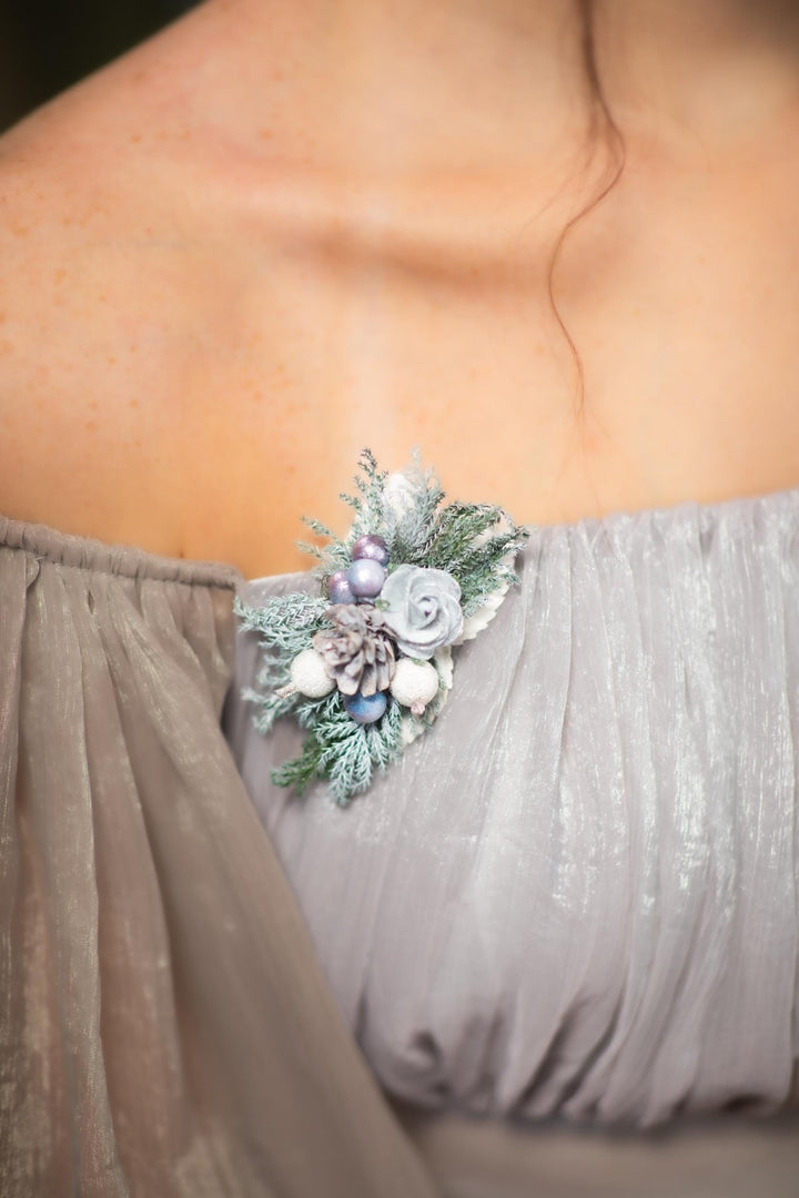 Winter Woodland Brooch: Pine Cones & Berries Christmas Accessory – handmade floral hair accessory by magaela