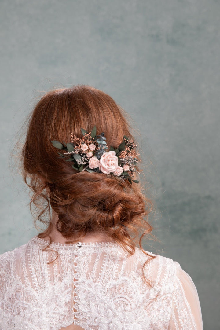 Peach Rose Hair Comb: Romantic Bridal Flower Hairpiece – handmade floral hair accessory by magaela