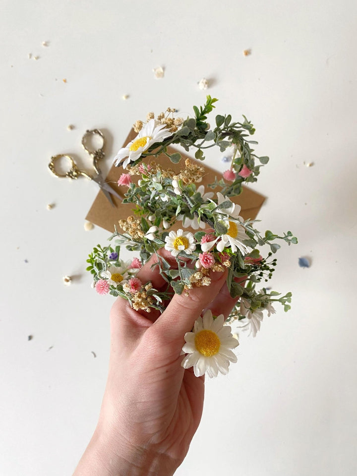 Daisy Wedding Hair Garland: Bendable Bridal Flower Vine – handmade floral hair accessory by magaela