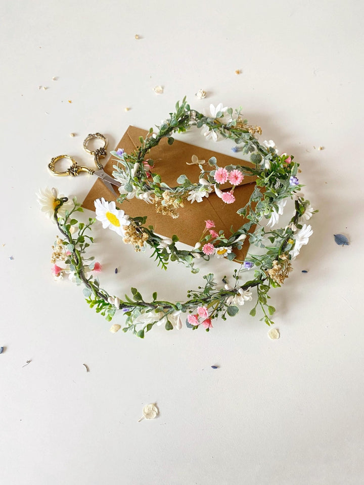 Daisy Wedding Hair Garland: Bendable Bridal Flower Vine – handmade floral hair accessory by magaela