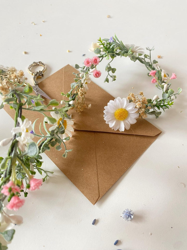 Daisy Wedding Hair Garland: Bendable Bridal Flower Vine – handmade floral hair accessory by magaela