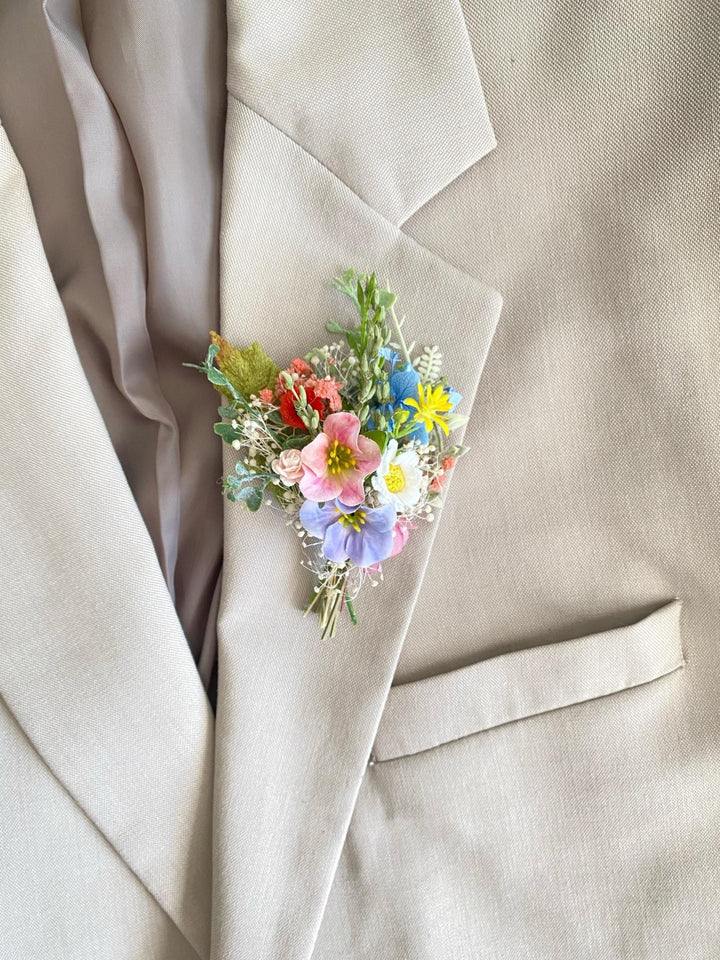 Spring Flower Boutonniere: Colorful Wildflower Groom Corsage – handmade floral hair accessory by magaela
