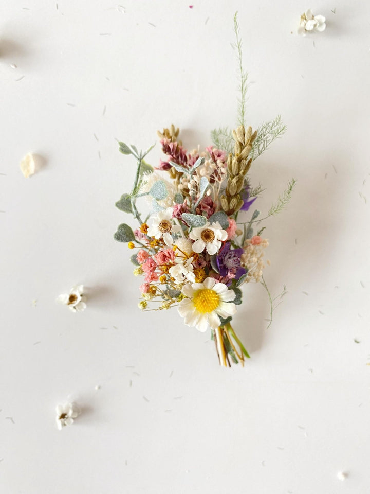 Meadow Flower Boutonniere: Colorful Wildflower Groom Corsage – handmade floral hair accessory by magaela