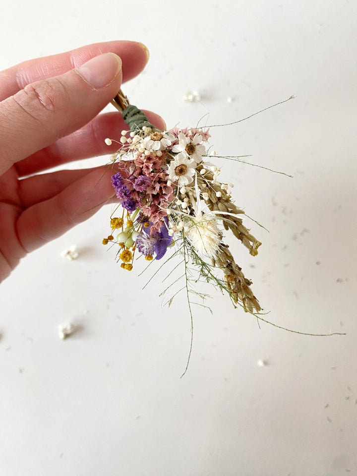 Meadow Flower Boutonniere: Colorful Wildflower Groom Corsage – handmade floral hair accessory by magaela
