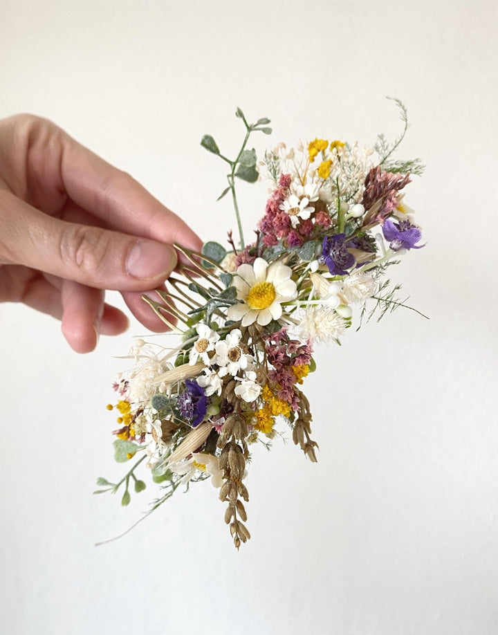 Wildflower Bridal Hair Comb – Meadow Daisy Hairpiece, Rustic Boho Wedding Hair Accessory – handmade floral hair accessory by magaela