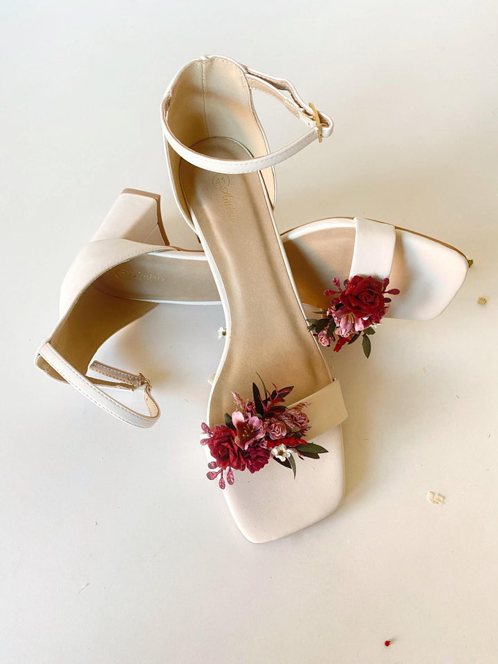 Burgundy Flower Shoe Clips: Boho Wedding Floral Decoration – handmade floral hair accessory by magaela