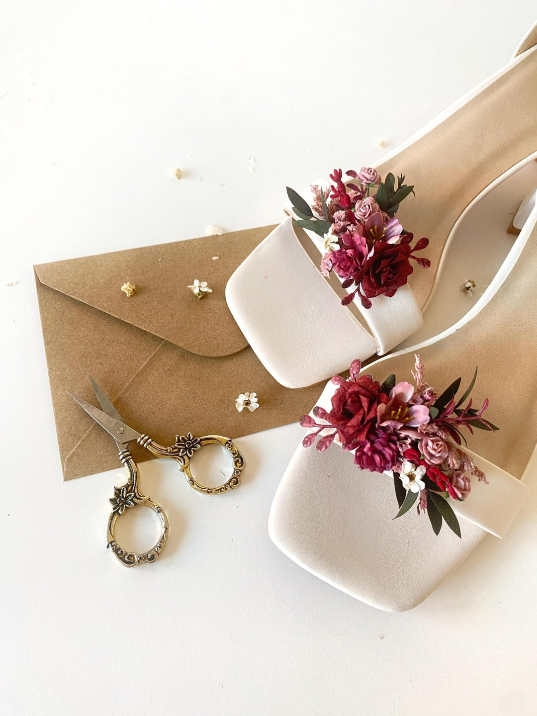Burgundy Flower Shoe Clips: Boho Wedding Floral Decoration – handmade floral hair accessory by magaela