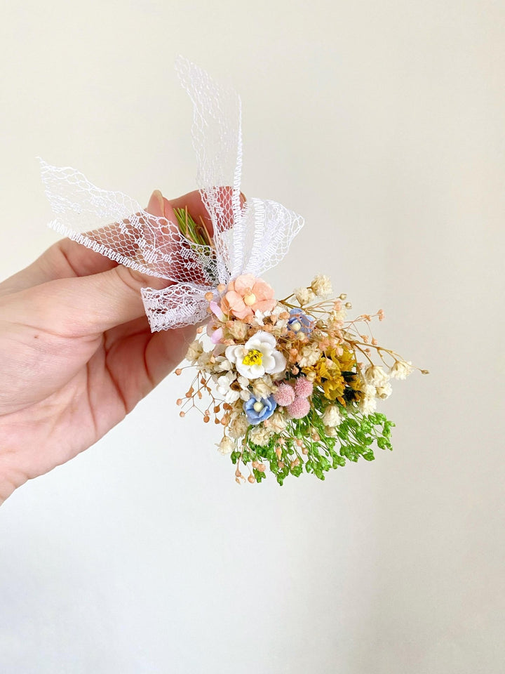 Meadow Flower Boutonniere: Colorful Pastel Wedding Corsage – handmade floral hair accessory by magaela