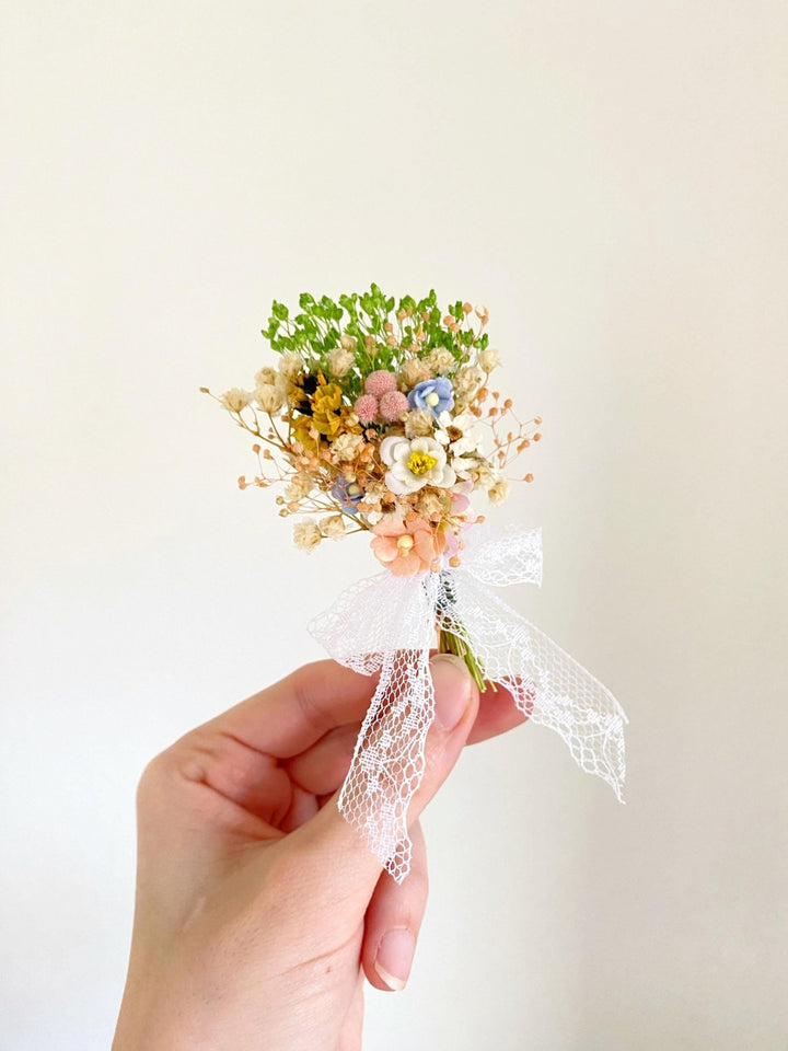 Meadow Flower Boutonniere: Colorful Pastel Wedding Corsage – handmade floral hair accessory by magaela