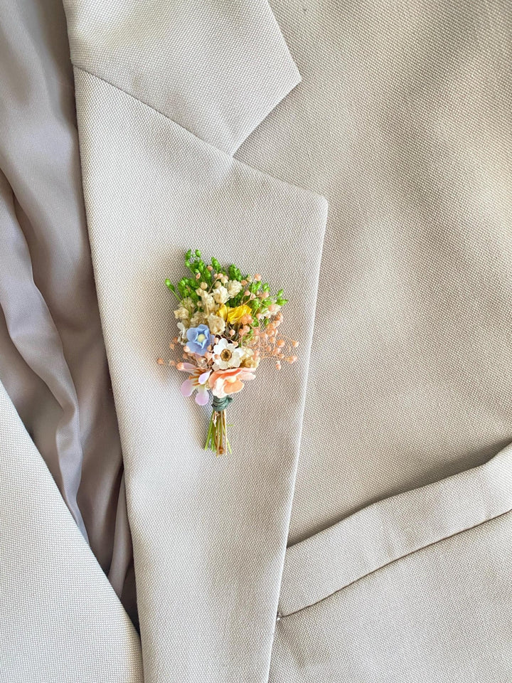 Meadow Flower Boutonniere: Colorful Pastel Wedding Corsage – handmade floral hair accessory by magaela
