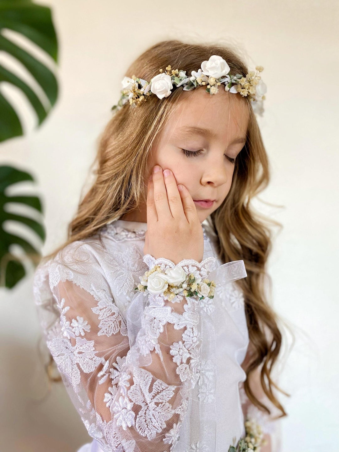 White Rose First Communion Bracelet: Floral Bridesmaid Accessory – handmade floral hair accessory by magaela