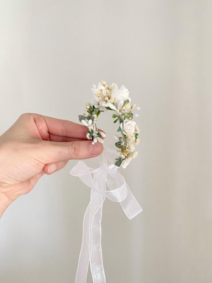 White Rose First Communion Bracelet: Floral Bridesmaid Accessory – handmade floral hair accessory by magaela