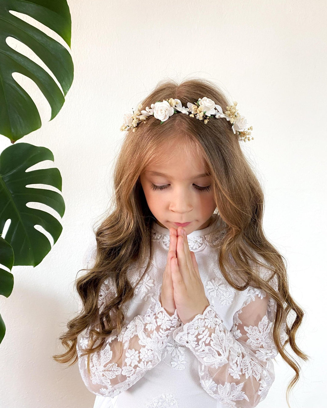 White Rose Flower Crown: First Communion Headpiece – handmade floral hair accessory by magaela