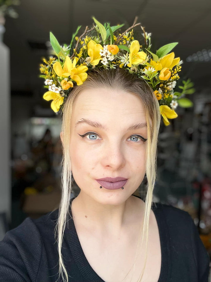 Yellow Forsythia Flower Headband: Spring Wedding Headpiece – handmade floral hair accessory by magaela