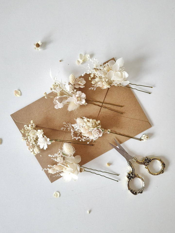 Cream Flower Hairpins: Boho Rustic Wedding Hairstyle – handmade floral hair accessory by magaela