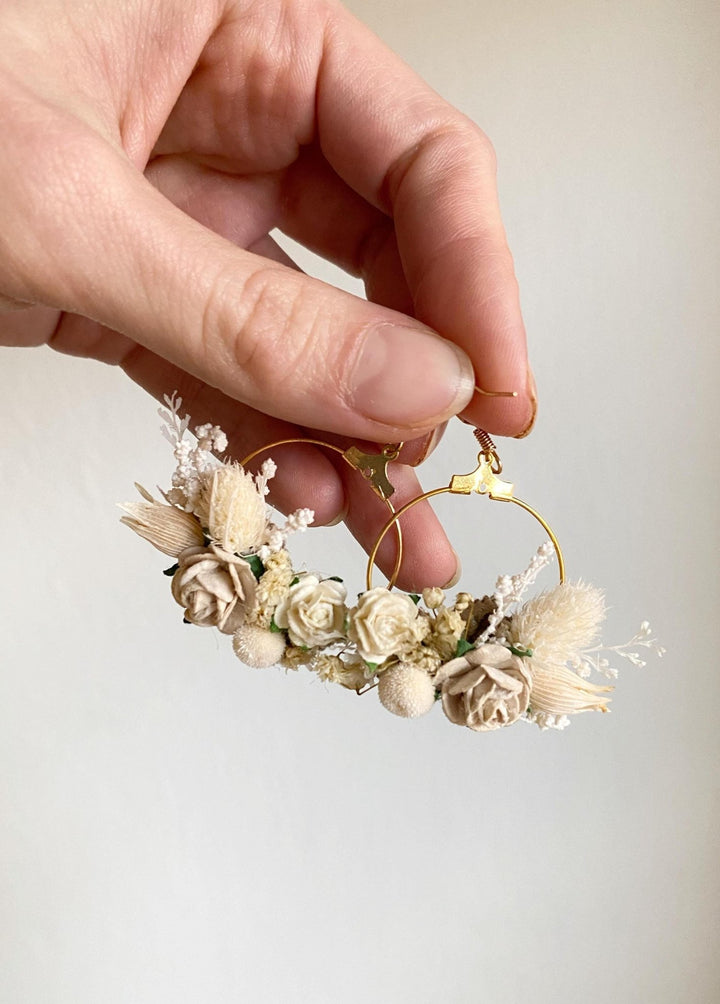 Rustic Flower Hoop Earrings: Beige Bridal Jewelry, 3cm Circle – handmade floral hair accessory by magaela