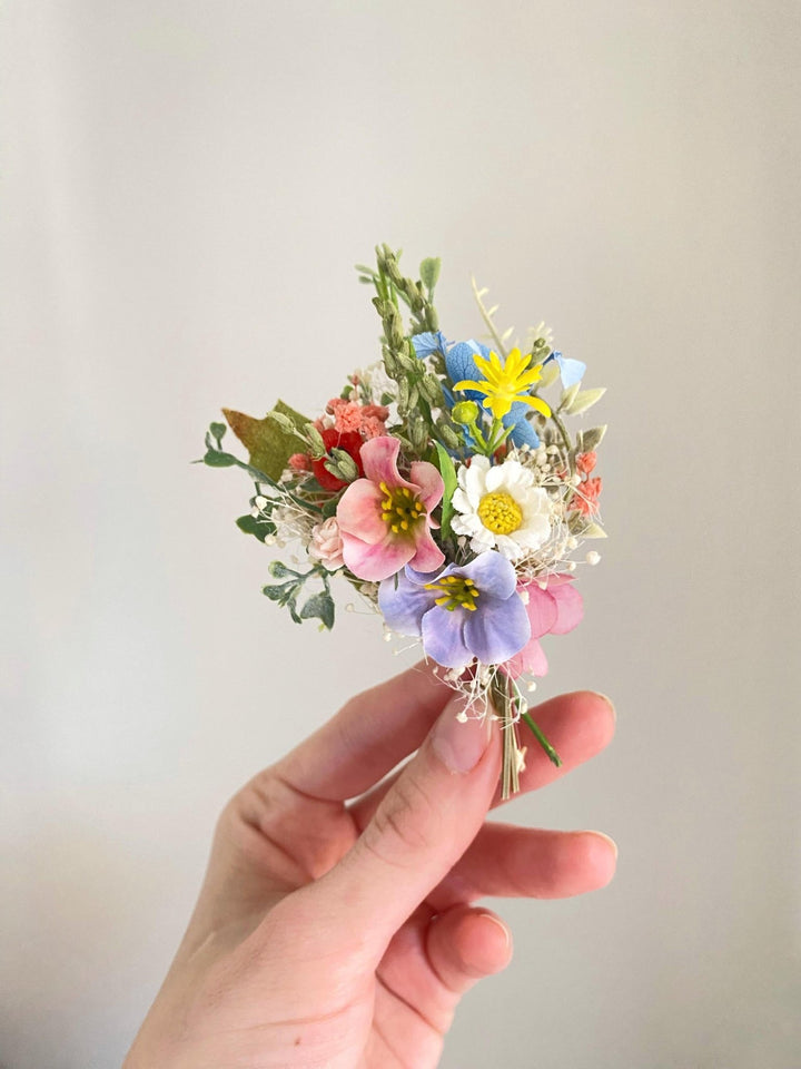 Spring Flower Boutonniere: Colorful Wildflower Groom Corsage – handmade floral hair accessory by magaela