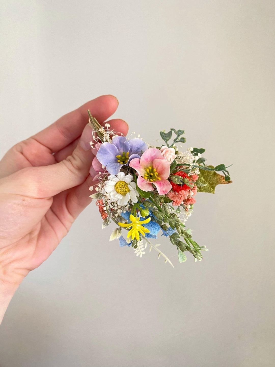 Spring Flower Boutonniere: Colorful Wildflower Groom Corsage – handmade floral hair accessory by magaela