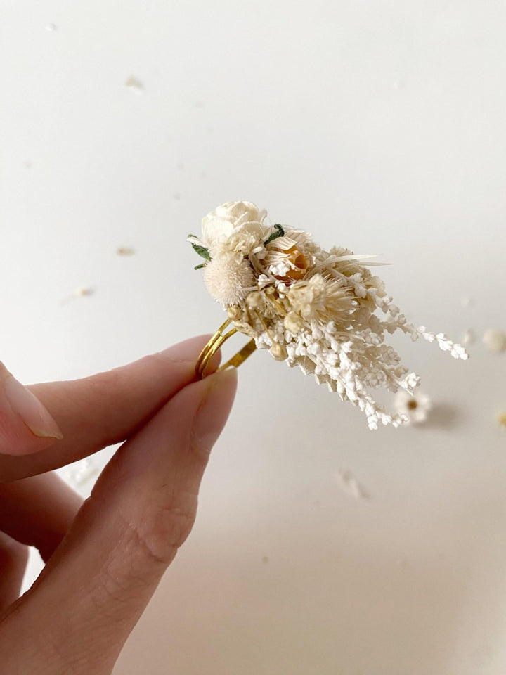 Cream Flower Ring: Rustic Floral Wedding Jewelry – handmade floral hair accessory by magaela