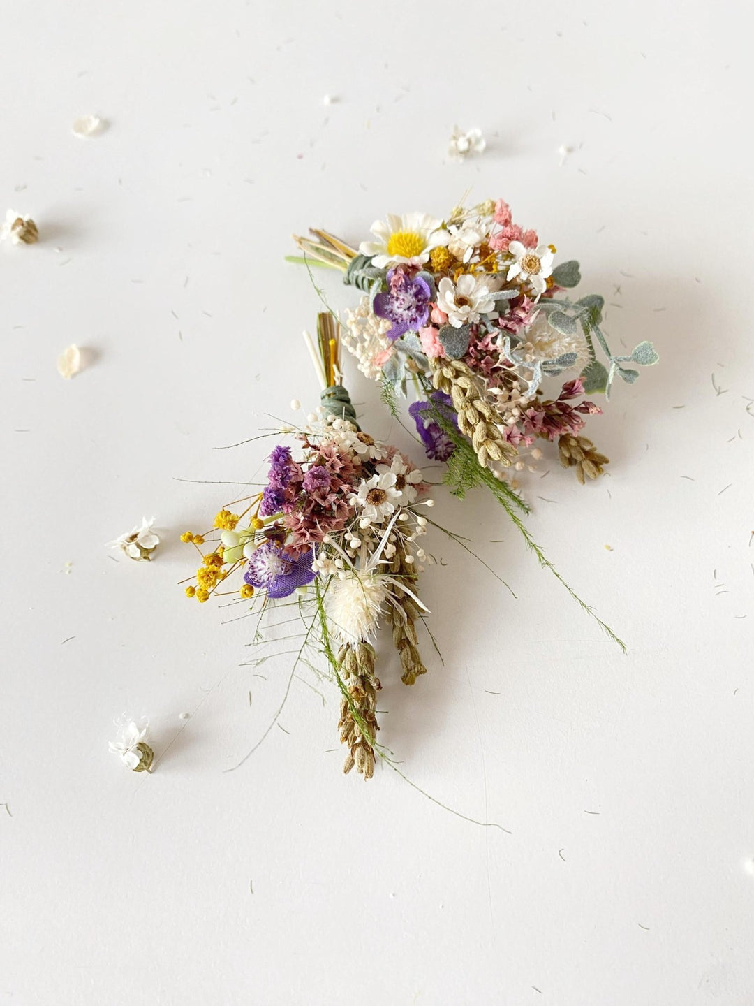 Meadow Flower Boutonniere: Colorful Wildflower Groom Corsage – handmade floral hair accessory by magaela
