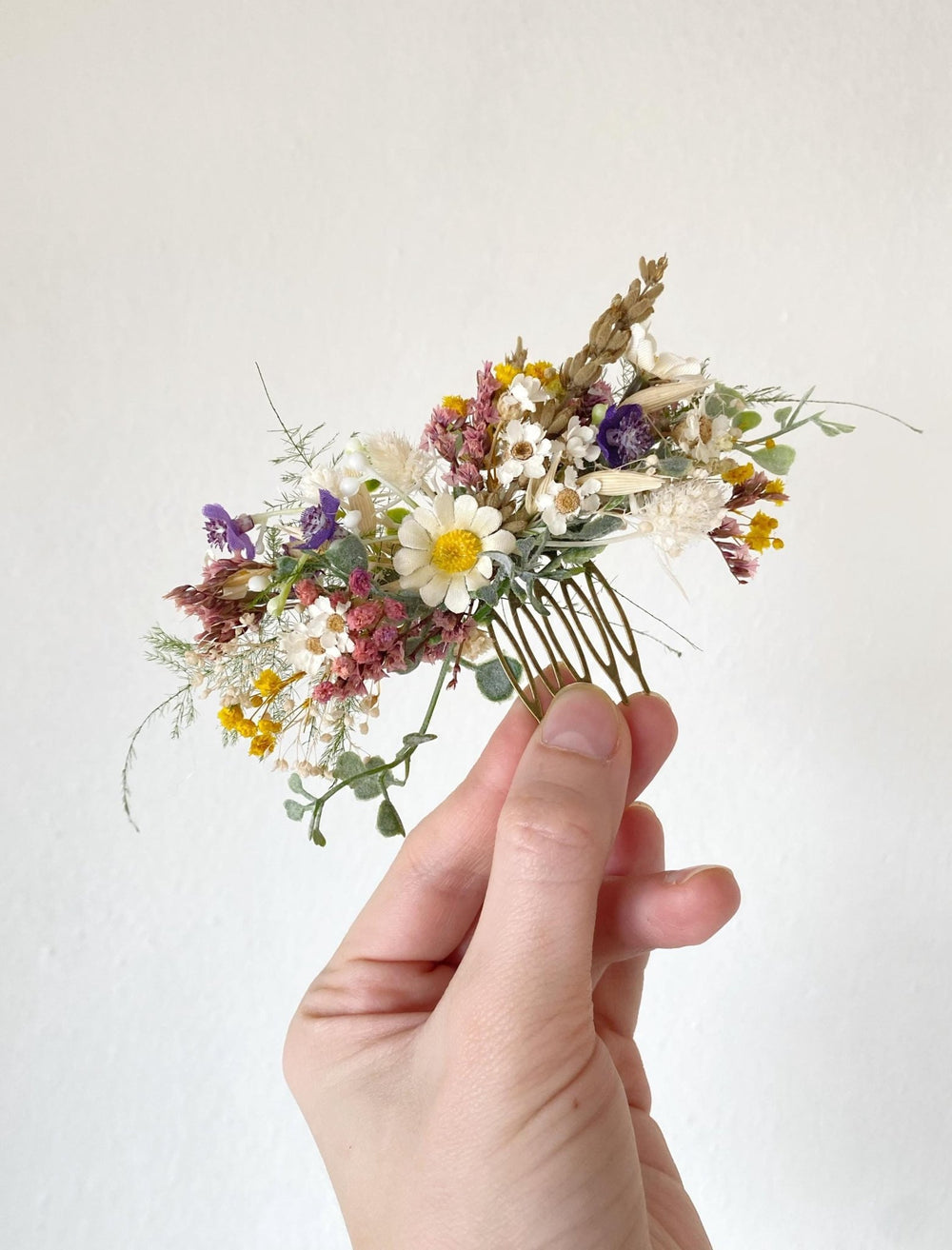 Wildflower Hair Comb: Meadow Daisy Bridal Boho Wedding Accessory – handmade floral hair accessory by magaela