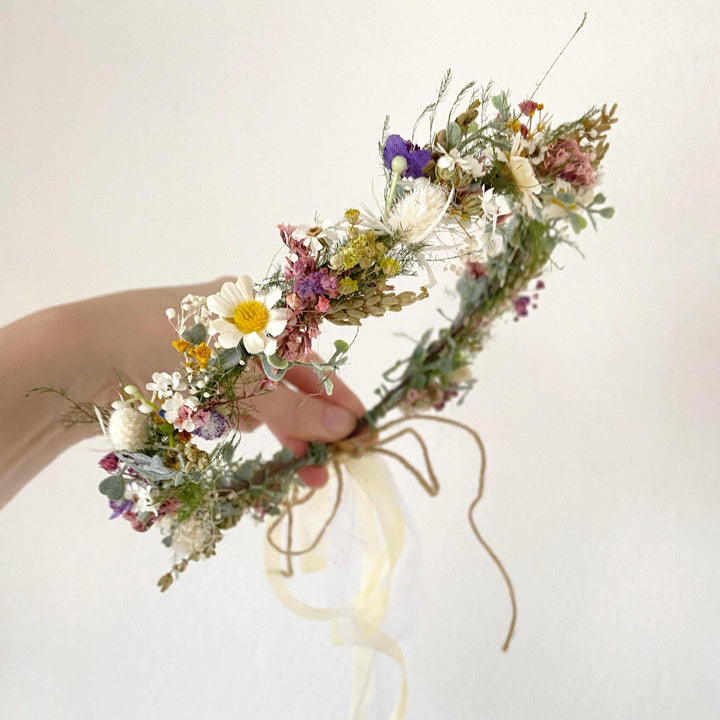 Daisy Flower Crown: Boho Garden Wedding Headpiece – handmade floral hair accessory by magaela