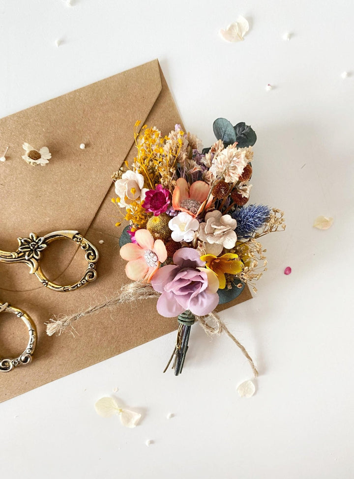 Colorful Flower Boutonniere: Boho Wedding Groom Corsage – handmade floral hair accessory by magaela