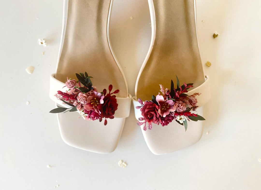 Burgundy Flower Shoe Clips: Boho Wedding Floral Decoration – handmade floral hair accessory by magaela