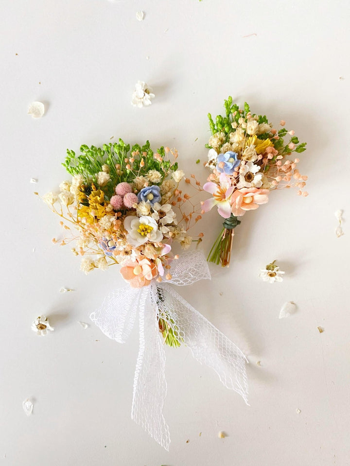 Meadow Flower Boutonniere: Colorful Pastel Wedding Corsage – handmade floral hair accessory by magaela