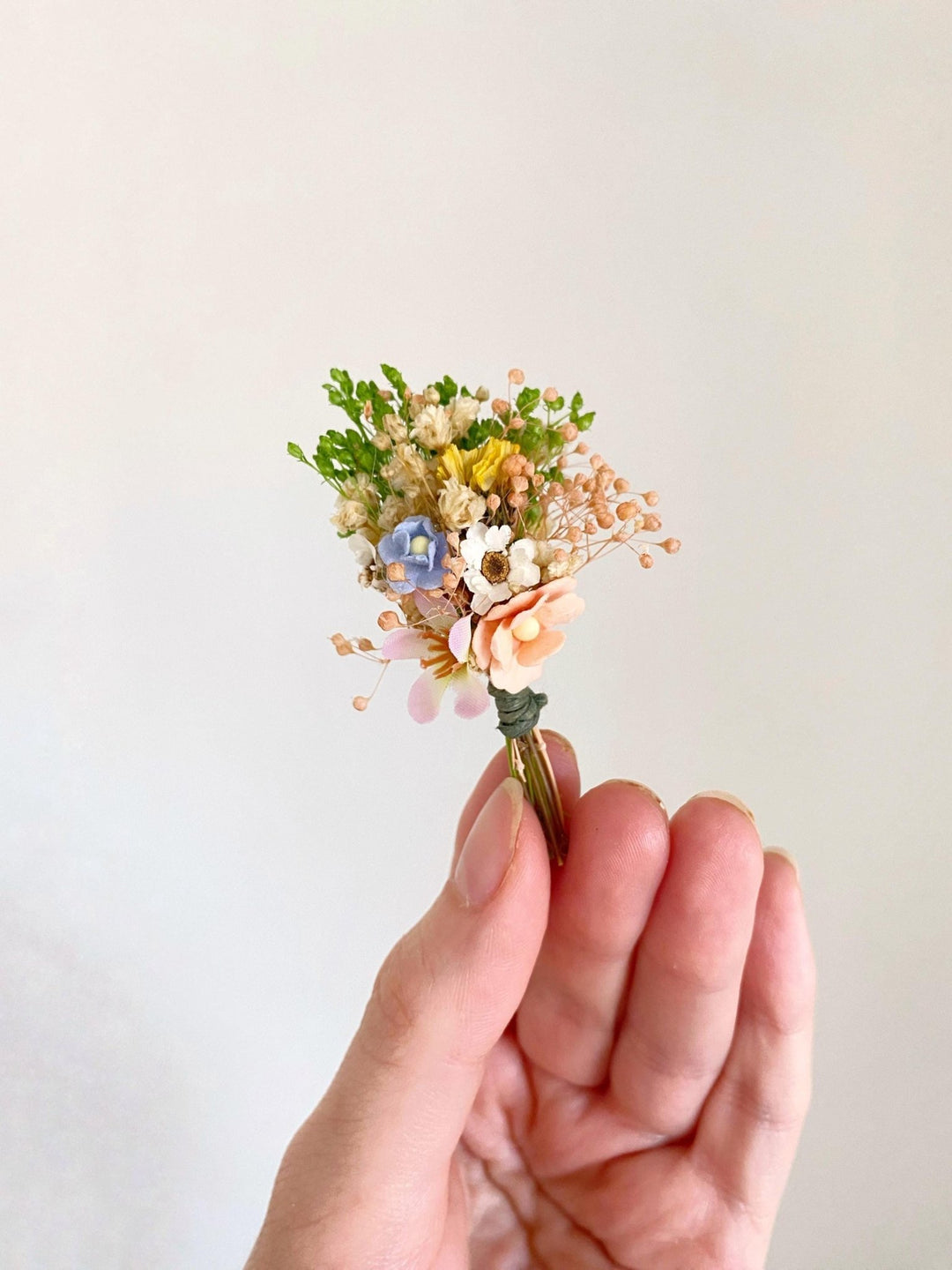 Meadow Flower Boutonniere: Colorful Pastel Wedding Corsage – handmade floral hair accessory by magaela