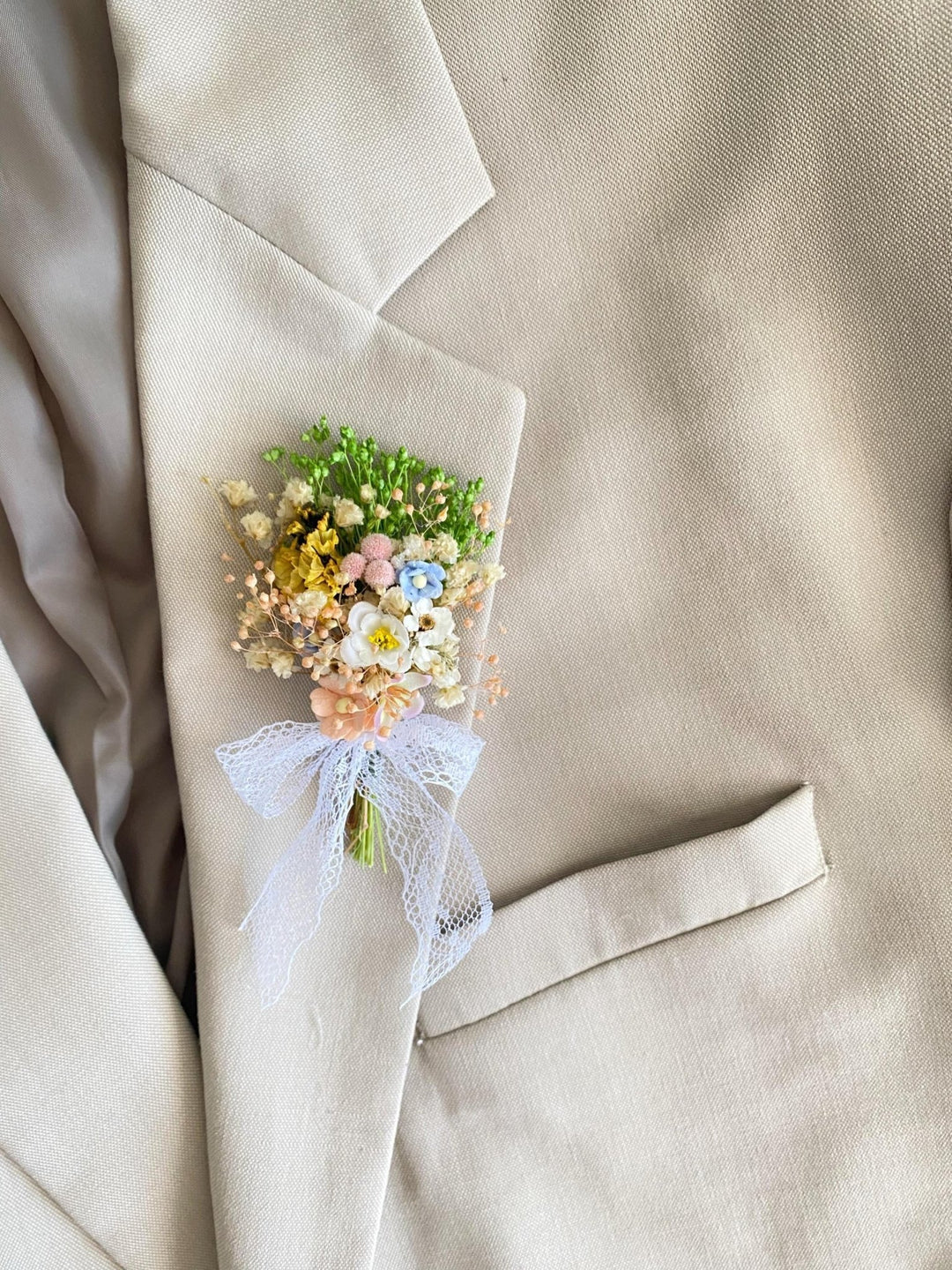 Meadow Flower Boutonniere: Colorful Pastel Wedding Corsage – handmade floral hair accessory by magaela