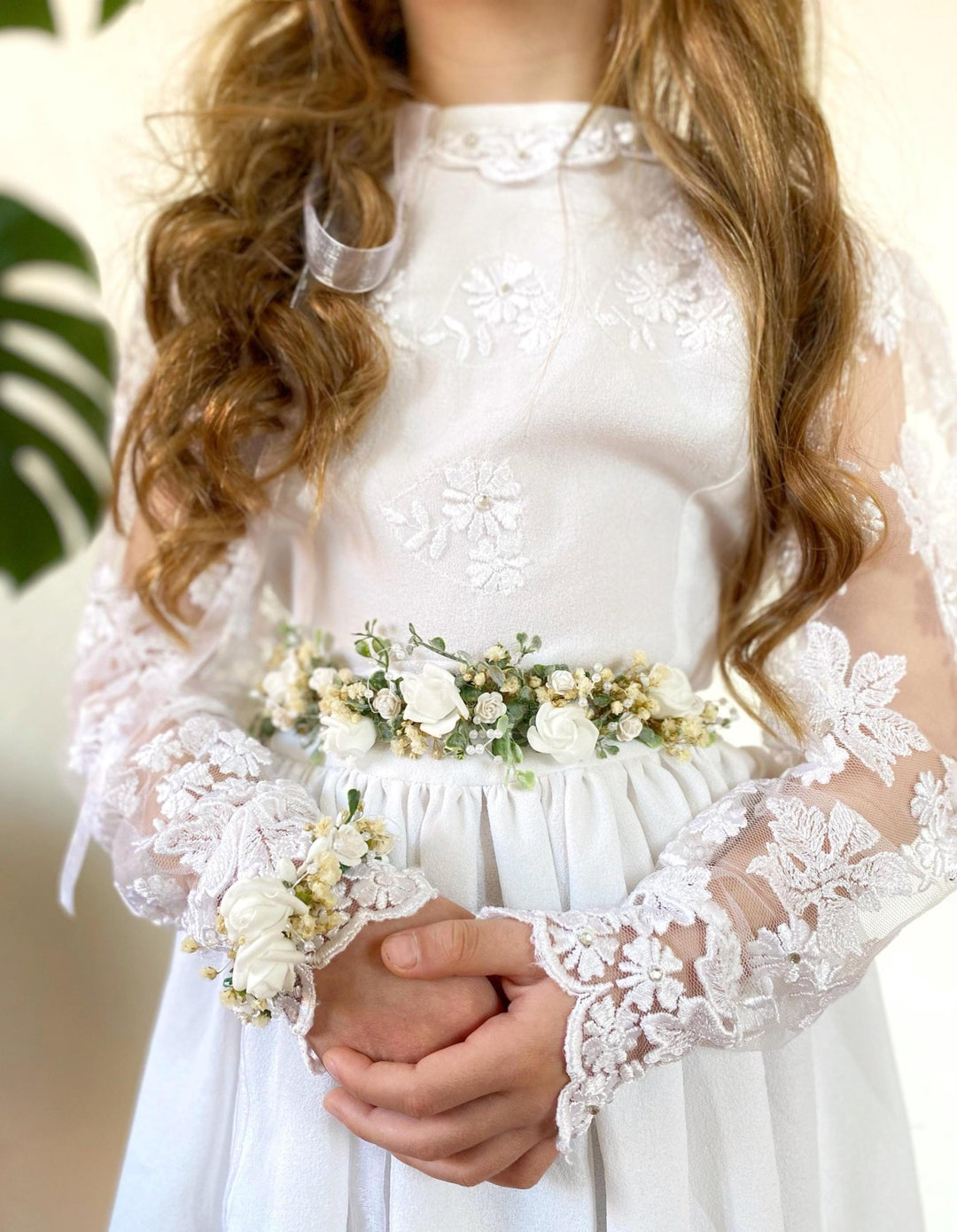 White Rose First Communion Bracelet: Floral Bridesmaid Accessory – handmade floral hair accessory by magaela