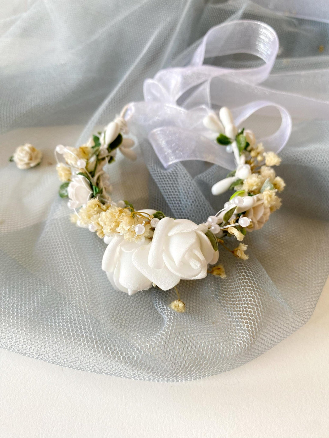 White Rose First Communion Bracelet: Floral Bridesmaid Accessory – handmade floral hair accessory by magaela