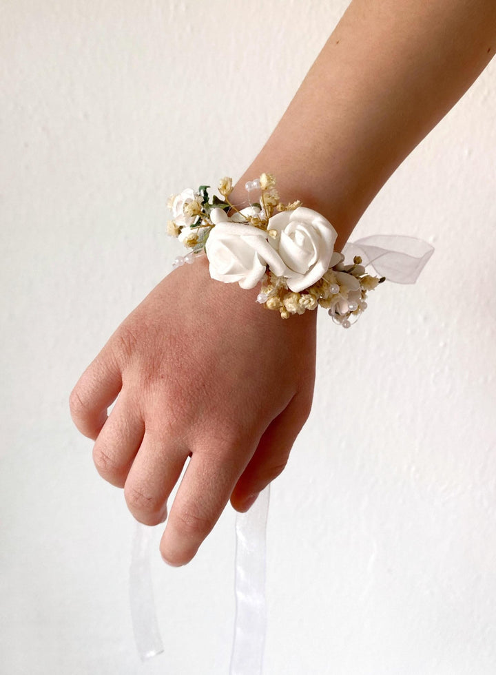 White Rose First Communion Bracelet: Floral Bridesmaid Accessory – handmade floral hair accessory by magaela