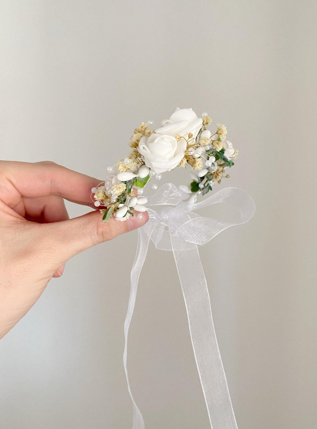 White Rose First Communion Bracelet: Floral Bridesmaid Accessory – handmade floral hair accessory by magaela