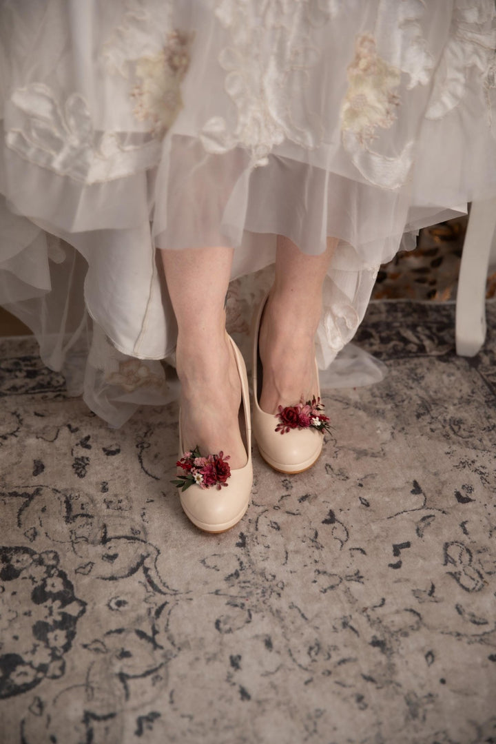 Burgundy Flower Shoe Clips: Boho Wedding Floral Decoration – handmade floral hair accessory by magaela