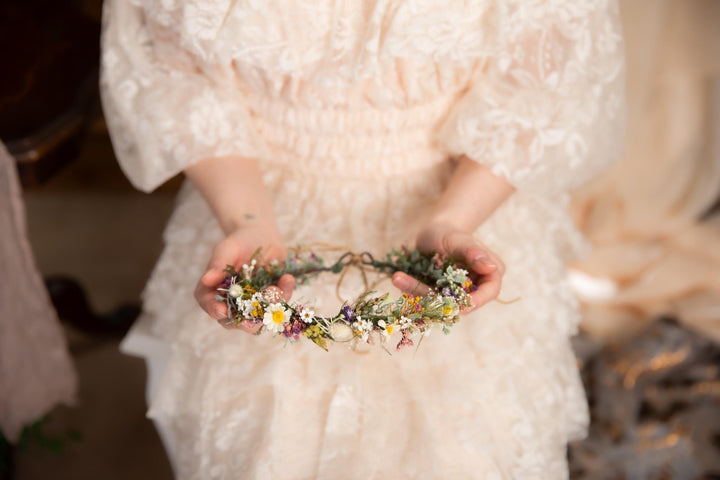 Daisy Flower Crown: Boho Garden Wedding Headpiece – handmade floral hair accessory by magaela